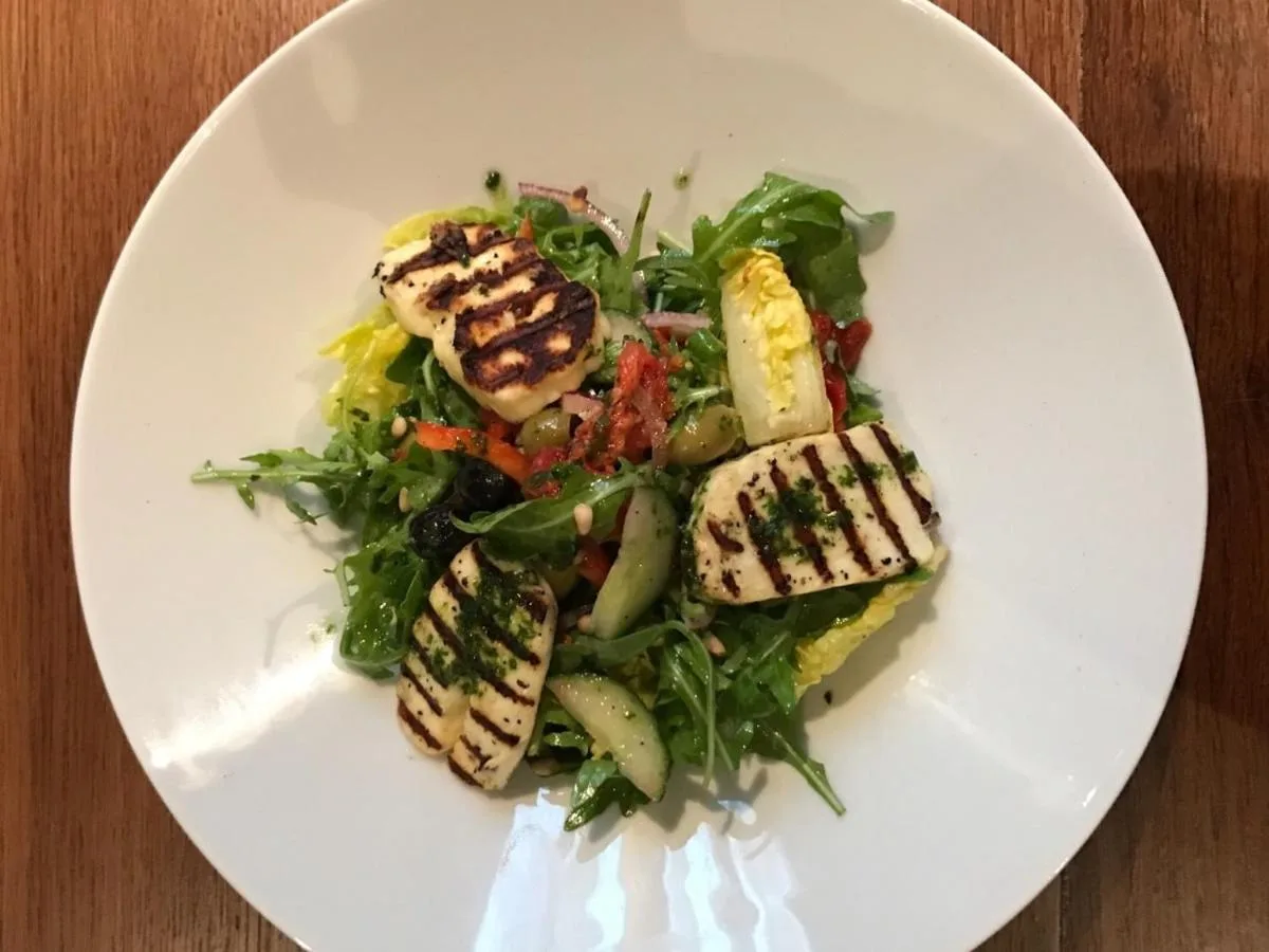 Halloumi salad